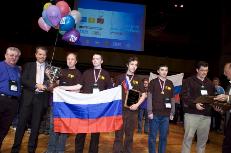 Команда Университета ИТМО — чемпион мира по программированию 2009 года: Андрей Станкевич, Максим Буздалов, Владислав Исенбаев, Евгений Капун