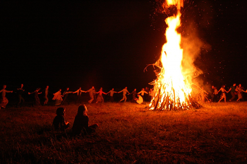 Kupala Night celebration. Credit: Лобачев Владимир (Vladimir Lobachev) / Wikimedia Commons / CC-BY-SA-4.0
