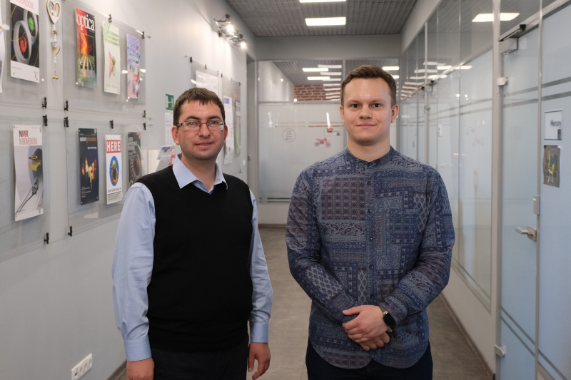 Alexander Shovgenin and Nikita Olekhno. Credit: ITMO University’s School of Physics and Engineering
