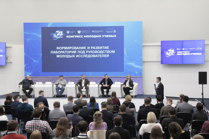 The discussion on the establishment and development of laboratories under the supervision of young researchers. Photo courtesy of Ekaterina Shevyreva / ITMO.NEWS
