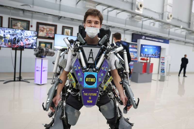 ITMO student Alexey Ledyukov in his exoskeleton. Photo courtesy of Kirill Kazachkov / Roscongress Foundation

