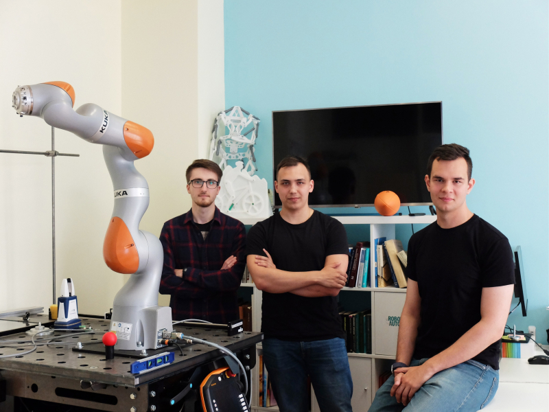 Ivan Borisov (on the right) and the team working on a galloping robot. Credit: ITMO.NEWS
