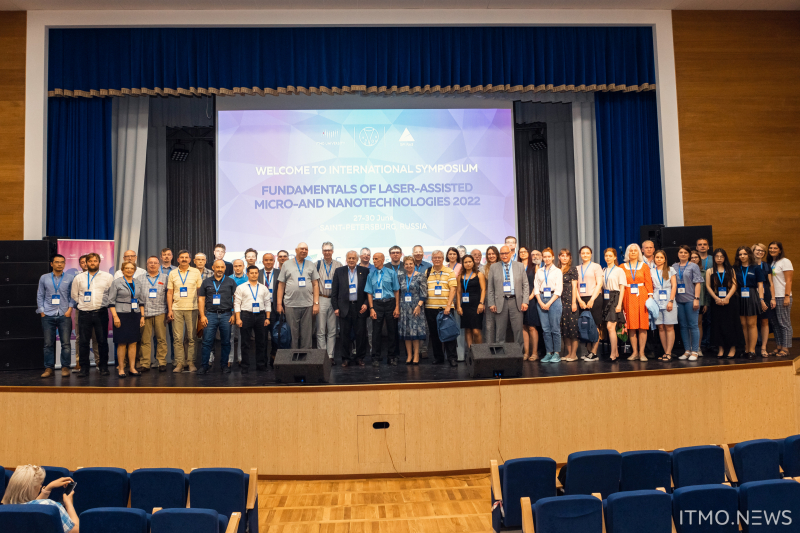 Участники Международного симпозиума по лазерным микро- и нанотехнологиям FLAMN в Университете ИТМО. Фото: Дмитрий Григорьев / ITMO.NEWS

