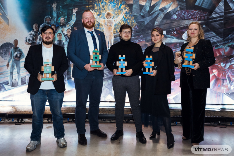 ITMO's winners of the Blue Sky Research contest (left to right): Timur Aliev, Evgeny Smirnov, Daniil Kladko, Olga Kapustina, Ekaterina Skorb. Photo by Dmitry Grigoryev, ITMO.NEWS
