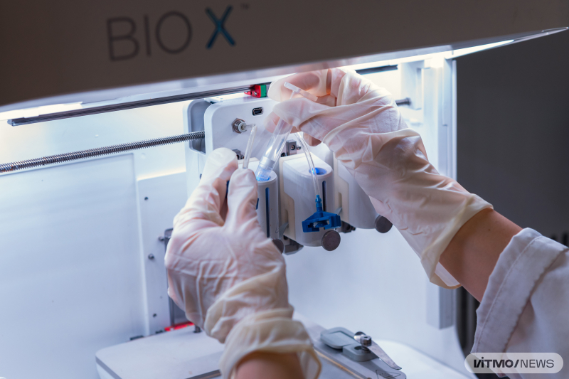 A 3D bioprinter at an ITMO University lab. Photo by Dmitry Grigoryev / ITMO.NEWS
