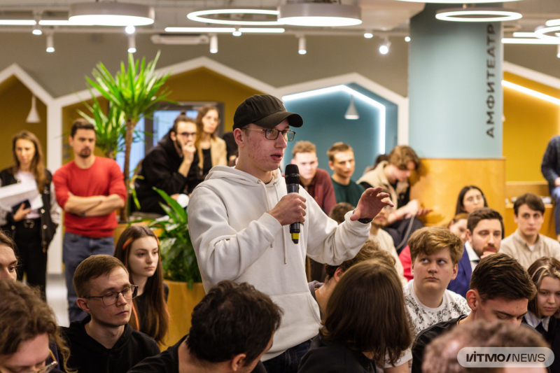 The ChatGPT meetup at ITMO. Photo by Dmitry Grigoryev / ITMO.NEWS
