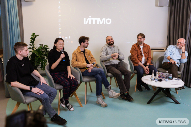 Speakers of the ChatGPT meetup. Photo by Dmitry Grigoryev / ITMO.NEWS
