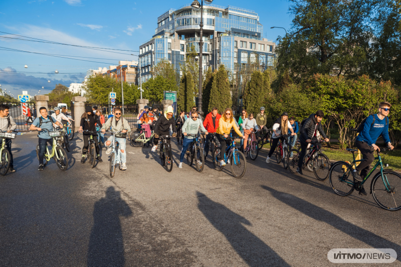 The 17th Bike Ride with the Rector. Photo by Dmitry Grigoryev / ITMO.NEWS
