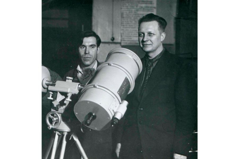 Head of the machining department, Vasily Egorov (right). Photo courtesy of ITMO’s Historical Museum
