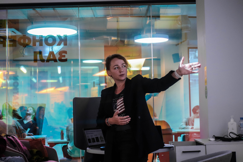 Olga Puchkova giving a talk at ITMO. Photo by Alexey Goyan
