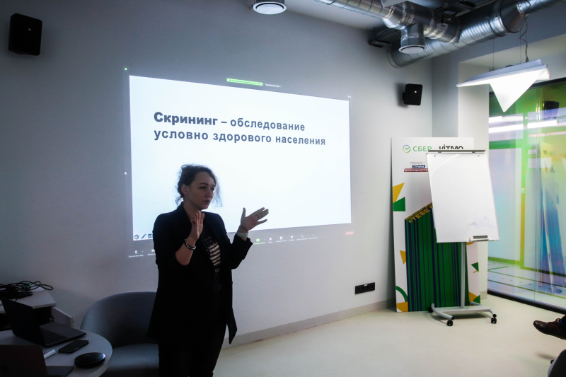Ольга Пучкова проводит лекцию в ИТМО. Фото: Алексей Гоян
