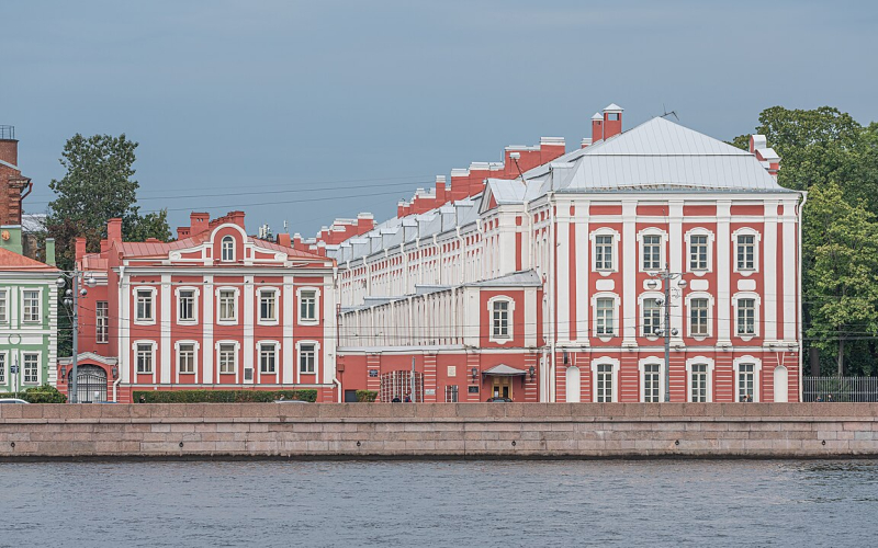 The Twelve Collegia building (St. Petersburg State University). Credit: A.Savin / Wikimedia Commons /  FAL 
