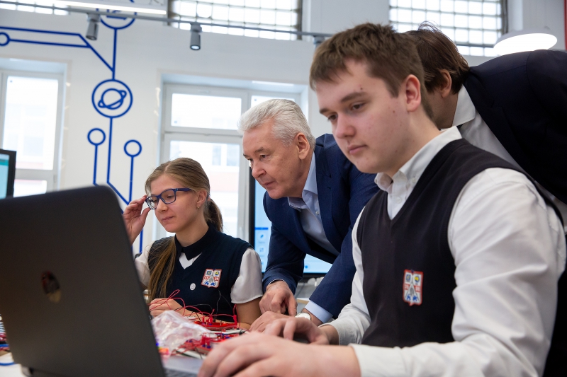 Sergey Sobyanin at a Moscow school. Credit: Credit: The Government of Moscow's Department for Education and Science