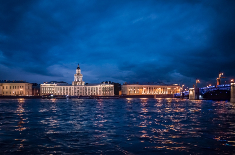 Central St. Petersburg at night