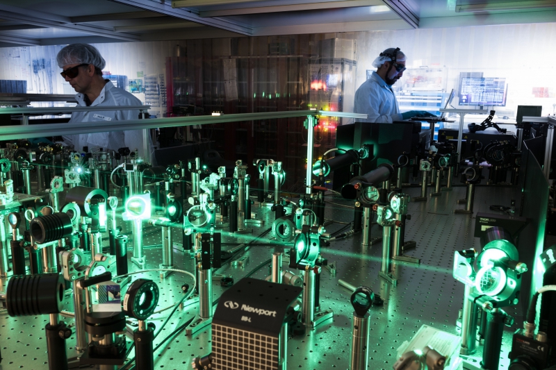 An optical laser system for pump-probe experiments. Credit: media.xfel.eu