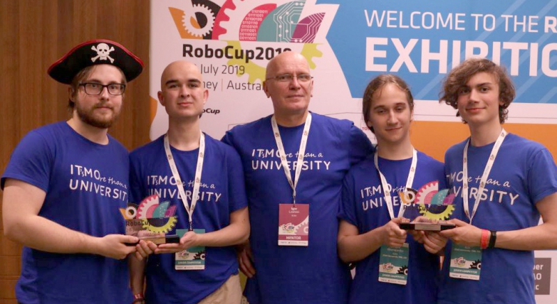 Команда Лаборатории молодежной робототехники Университета ИТМО