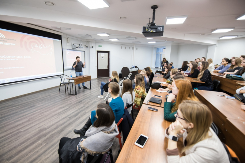 Ilya Fomintsev delivers a lecture at ITMO University