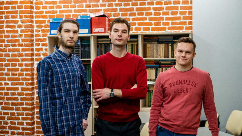 From left to right: Andrey Stepanenko, Maxim Gorlach, and Nikita Olekhno, Credit:  ITMO University's Faculty of Physics and Engineering