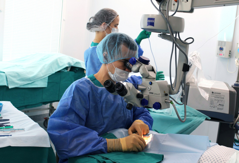 Cataract surgery. Credit:  botkinmoscow.ru