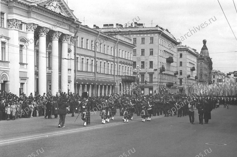 May 9, 1995. UK and Russian military bands march together on Nevsky Prospect. Image courtesy of the St. Petersburg Central State Archive of Film, Photo, and Sound