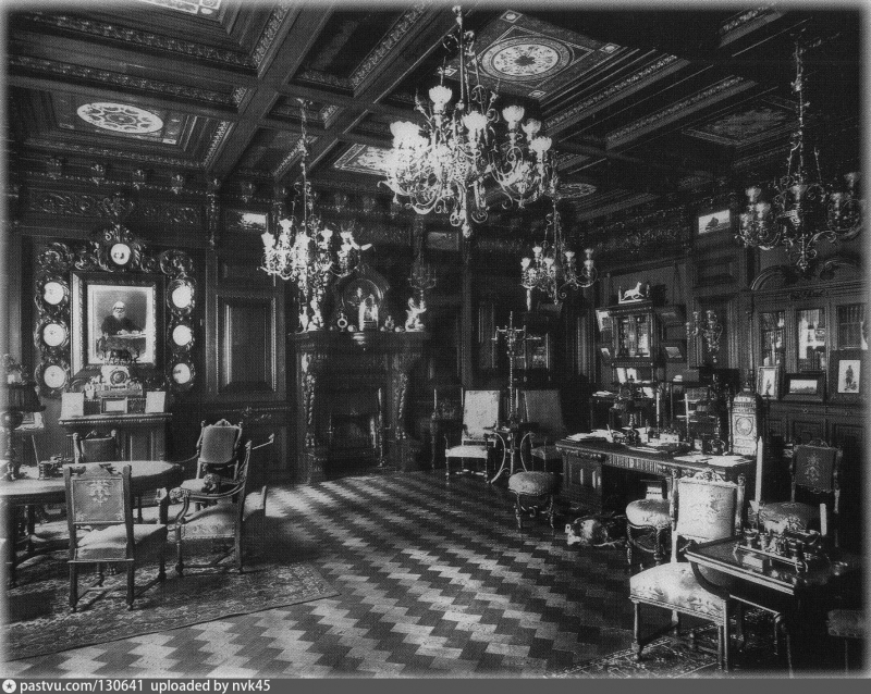 A study room at the Eliseyev Mansion, early 1900s.
