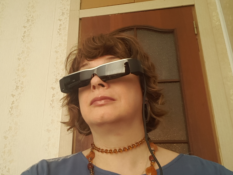 Яна Артищева в очках дополненной реальности Epson Moverio BT-200. Фото из личного архива