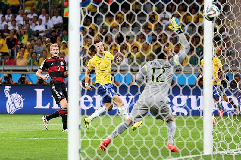 Сборная Бразилии установила собственный антирекорд, уступив в полуфинале чемпионата мира — 2014 Германии со счётом 1:7. Фото: www.championat.com