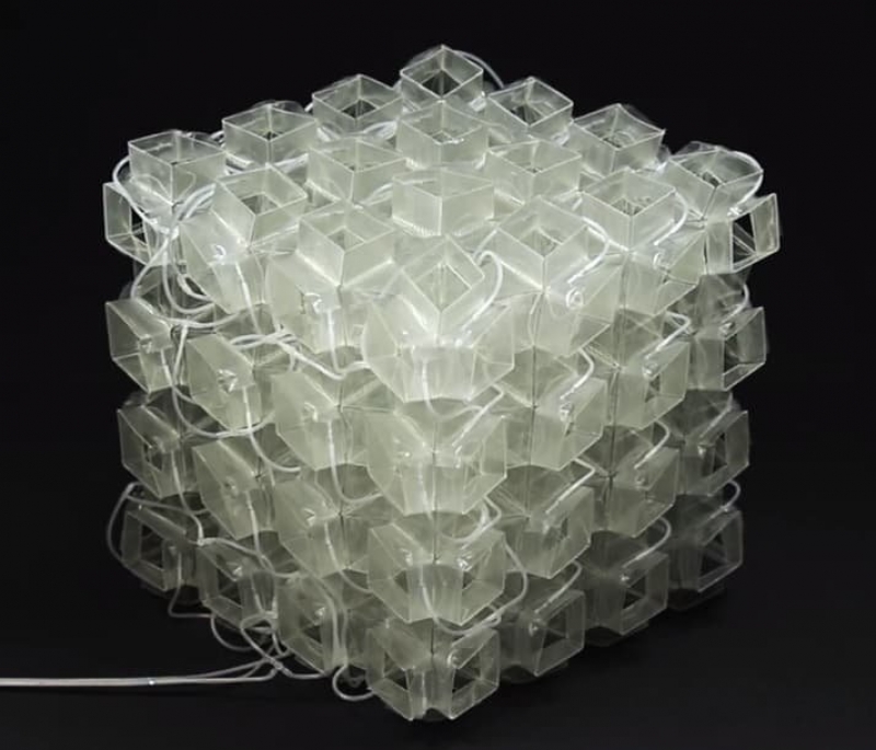 Перестраиваемый механический метаматериал, работающий на основе принципа оригами. Источник: Nature Materials