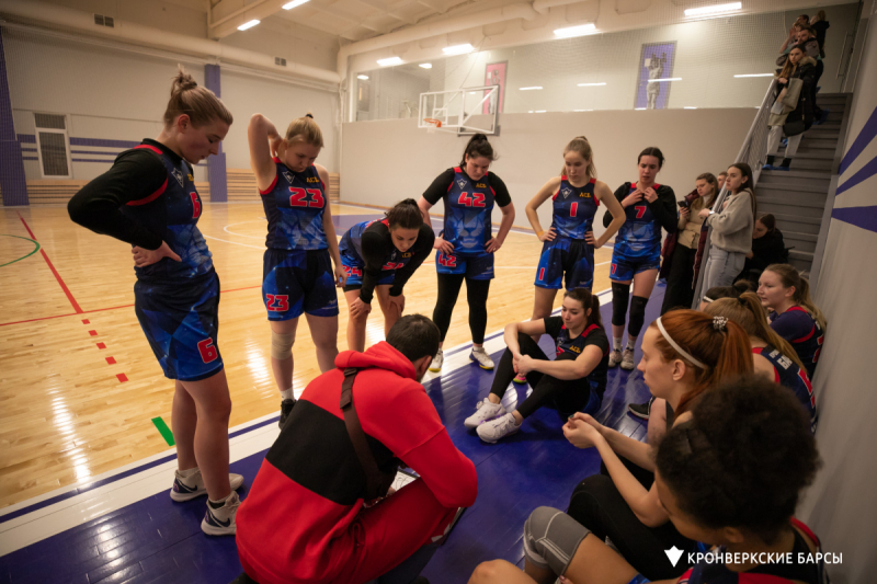 ITMO University’s women’s basketball team prepares for a game against team Neva. Credit: ITMO University
