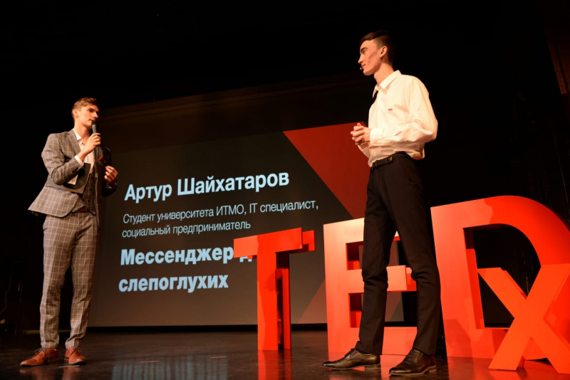 Artur Shaikhatarov delivers a TED talk in Kazan. Credit: vk.com/radiyhabirov
