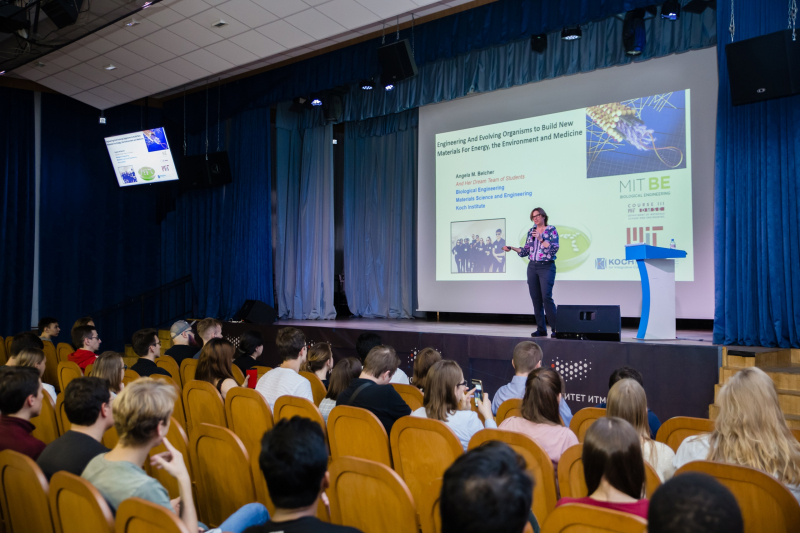 Angela Belcher delivers an open lecture at ITMO University
