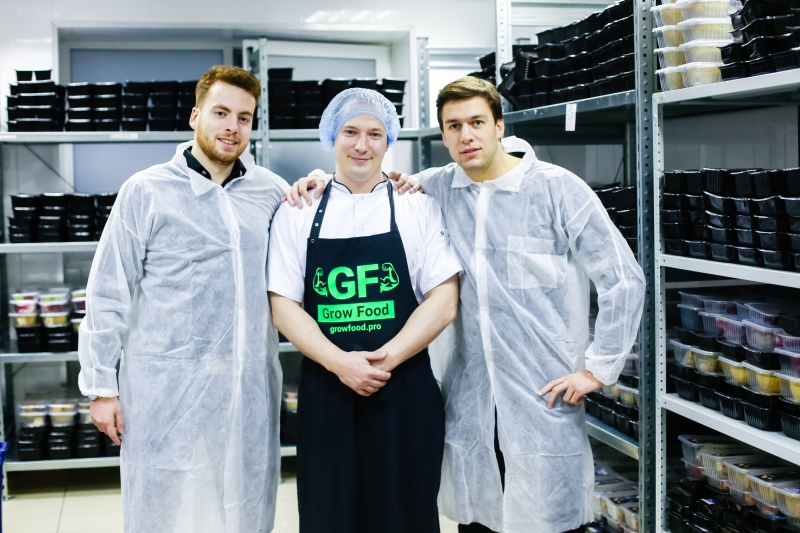 Daniel Galper (left) – ITMO graduate, CEO and founder of healthy food delivery service Grow Food – with partners. Photo courtesy of Grow Food
