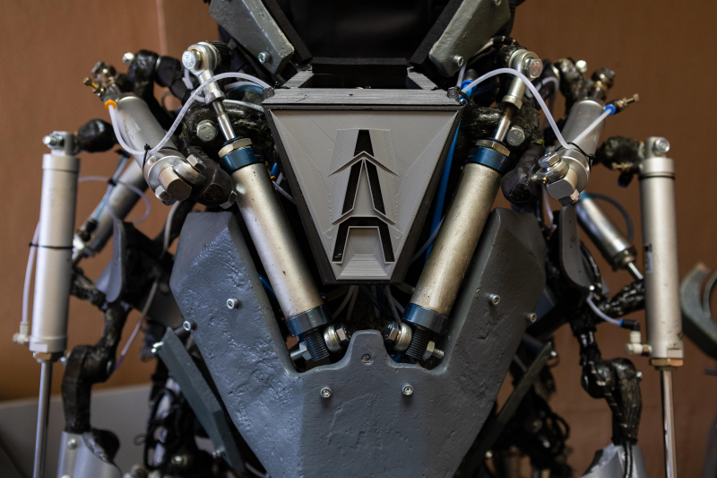 The exoskeleton developed by Auxilium. Photo by Dmitry Grigoryev / ITMO.NEWS
