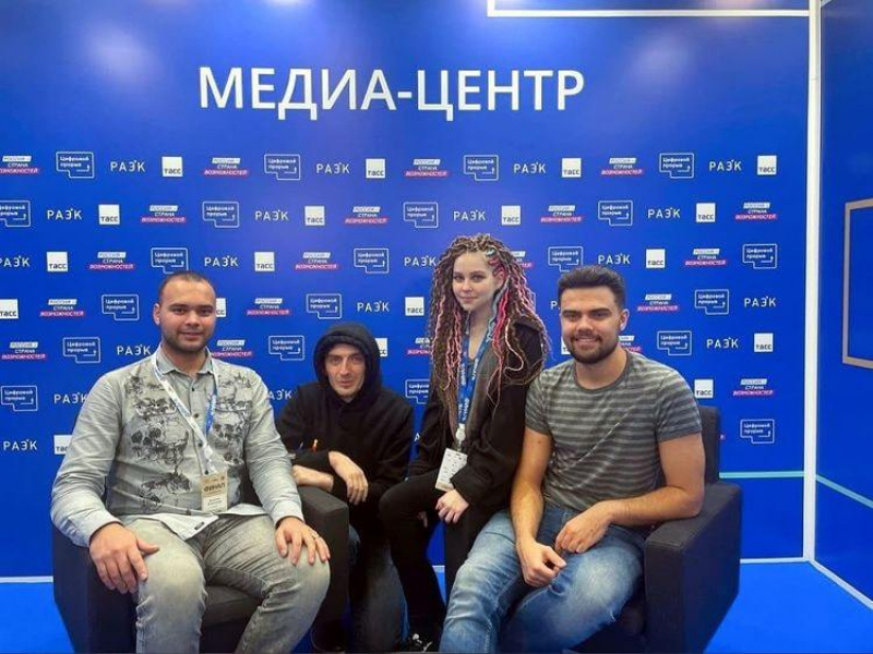 Arina Dorofeeva and other members of the televisor team. Photo courtesy of Arina Dorofeeva
