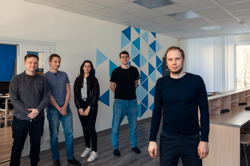 The staff members of ITMO’s Research Institute of Light-Guided Photonics. Photo by Dmitry Grigoryev / ITMO.NEWS
