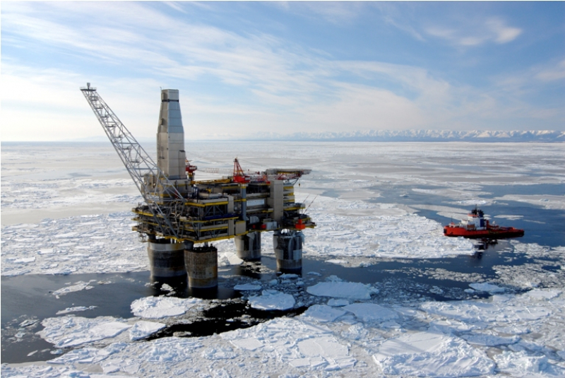 Lun-A platform is the first in Russia offshore gas production platform. Credit: http://www.sakhalinenergy.ru/
