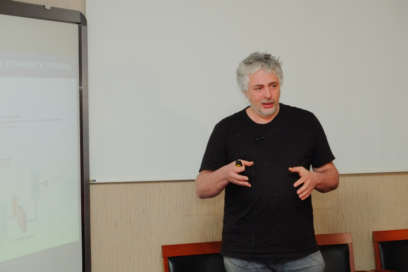 Mikhail Zheludev at a presentation of the service at NCCR. Photo by Ekaterina Shevyreva / ITMO.NEWS
