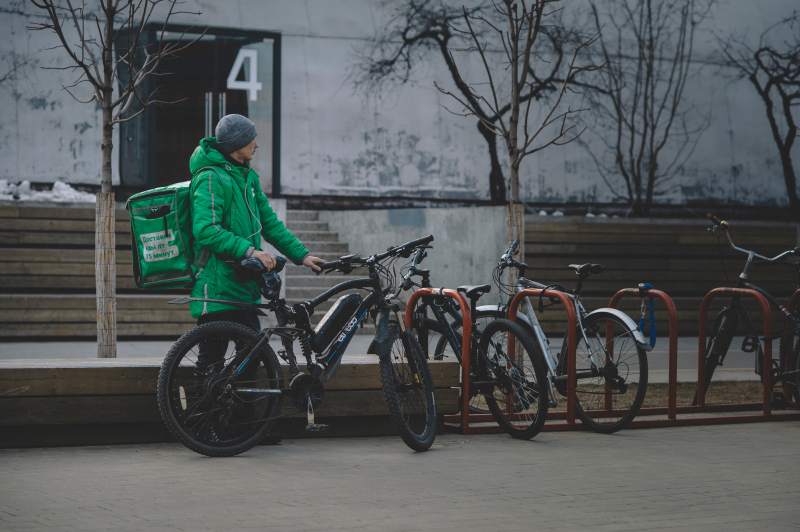 Food delivery service in Russia. Credit: Egor Myznik on Unsplash.
