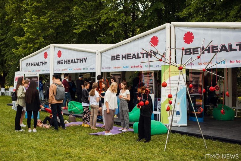 Guests could: learn about mental and physical health at be healthy or learn more about conscious consumption at be eco.
