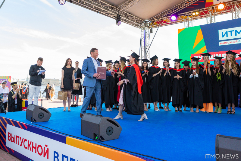 ITMO.LiVE 2022 graduation party. Photo by Dmitry Grigoryev, ITMO.NEWS
