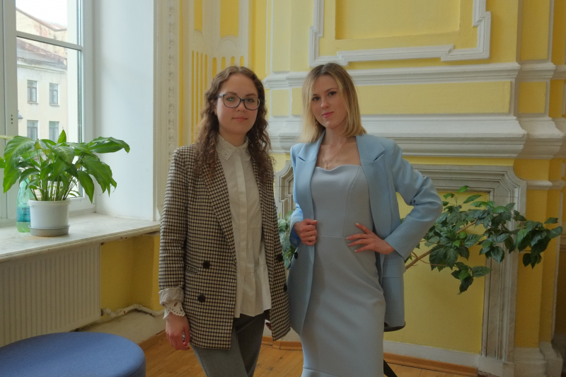 Angelina Ivanova and Alina Zakharenko. Photo by Ekaterina Shevyreva / ITMO.NEWS
