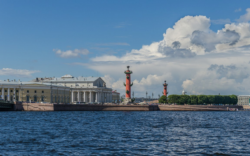 The Spit of Vasilievsky Island. Credit: Alex 'Florstein' Fedorov / Wikimedia Commons / CC BY-SA 4.0
