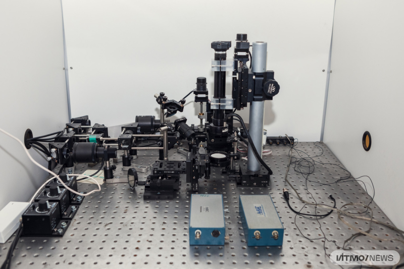 The SVET/SIET device used to measure ion and electron beams (for example, in photocatalysis and electrochemical reactions). Photo by Dmitry Grigoryev, ITMO.NEWS
