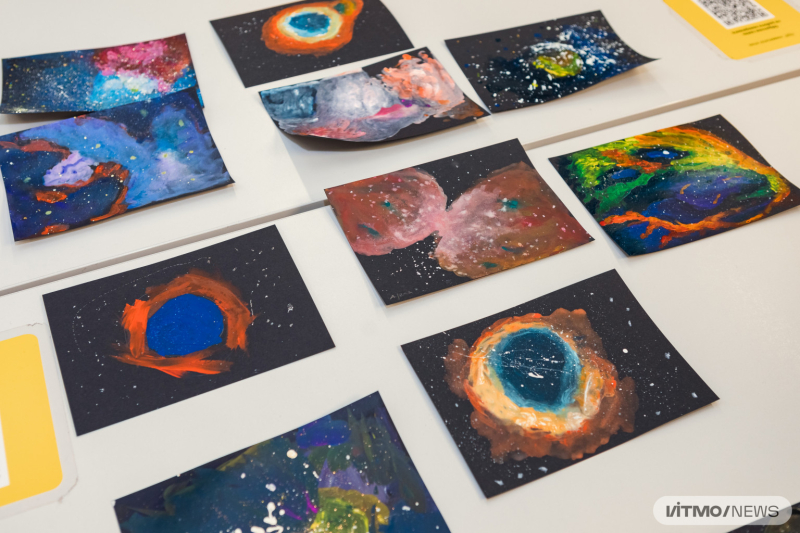 Cosmic paintings created by children at an art workshop. Photo by Dmitry Grigoryev / ITMO.NEWS
