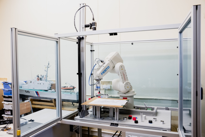 Международная лаборатория биомехатроники и энергоэффективной робототехники. Фото: ITMO.NEWS
