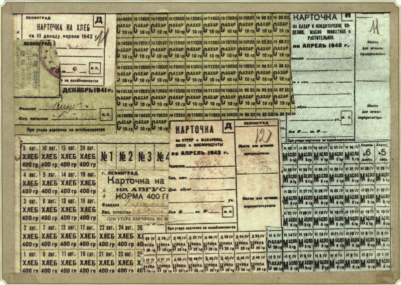 Продуктовые карточки блокадного Ленинграда 1942 года. Фото предоставлено фотоархивом Музея истории Университета ИТМО
