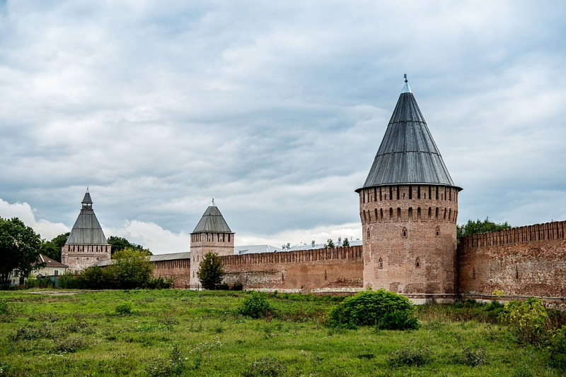 Dolgochevskaya Tower, the Wall as seen from Timiryazeva St. Credit: Николай Смолянкин / Wikimedia Commons / CC BY-SA 4.0 
