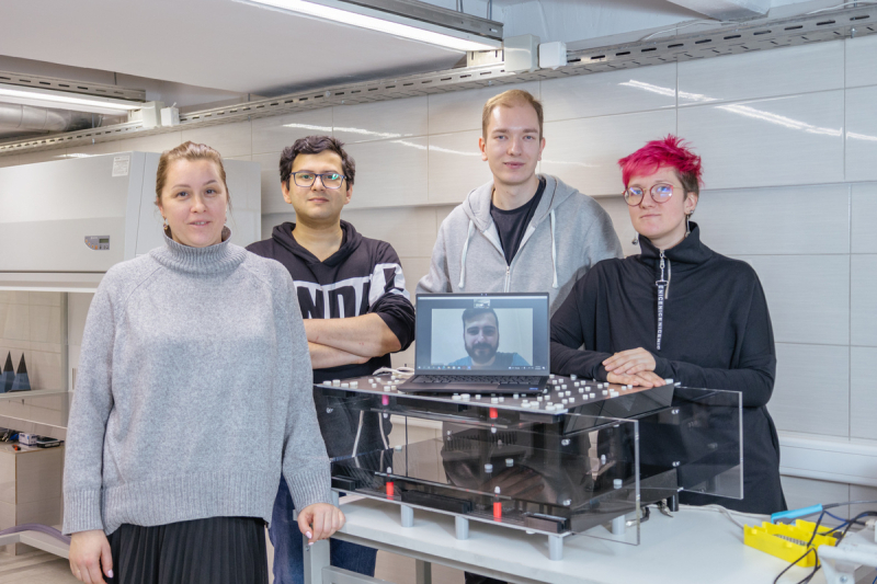 Sutanu with his colleagues at ITMO. Image provided by the School of Physics and Engineering, photo by Stepan Likhachev
