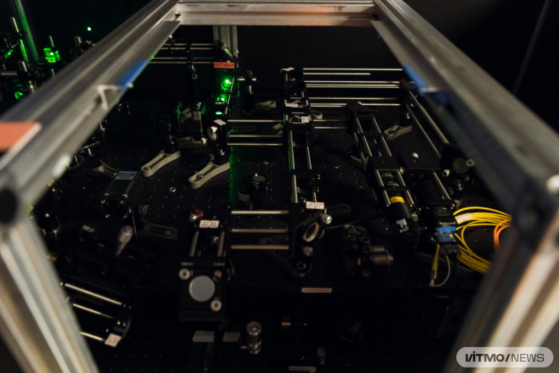 The optical system for the study of optical response in nanostructures. Photo by Dmitry Grigoryev / ITMO.NEWS
