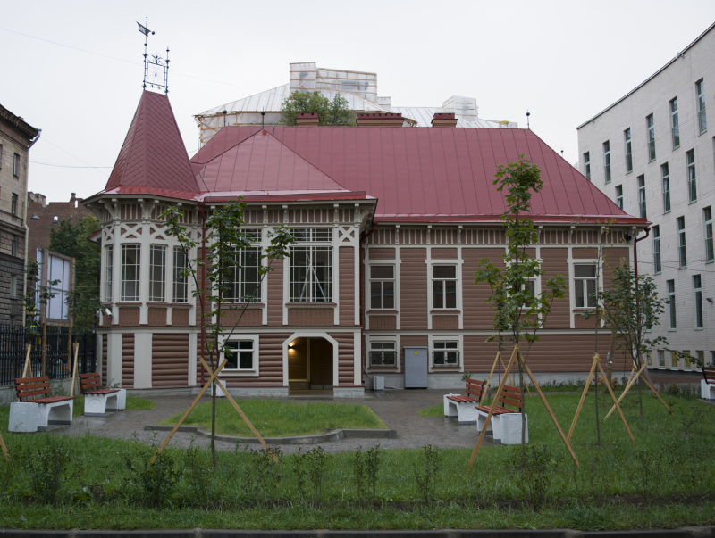 Dobbert Mansion. Nikita Lukanovsky, CC BY-SA 4.0, via Wikimedia Commons
